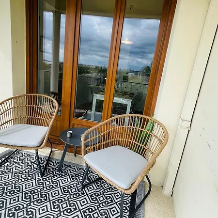 Yucca, Avec Garage Prive Et Balcon Apartman